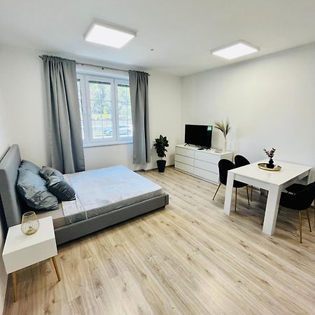 Apartment Riviera Centrum, Private Parking And Smart Check In Banská Bystrica Eksteriør billede