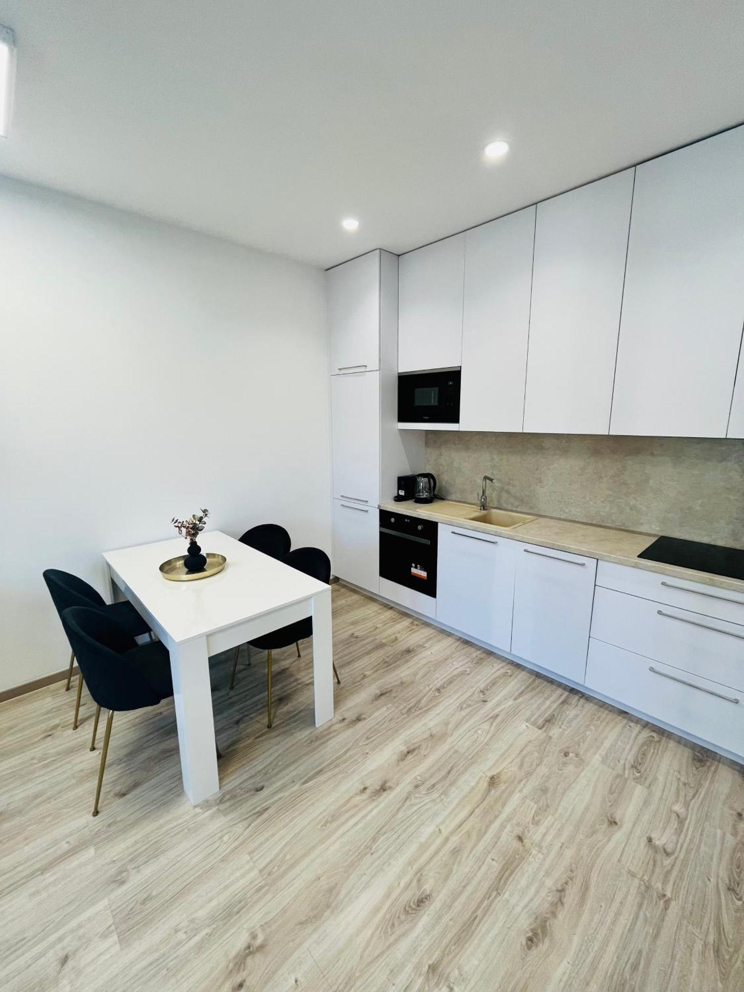 Apartment Riviera Centrum, Private Parking And Smart Check In Banská Bystrica Eksteriør billede