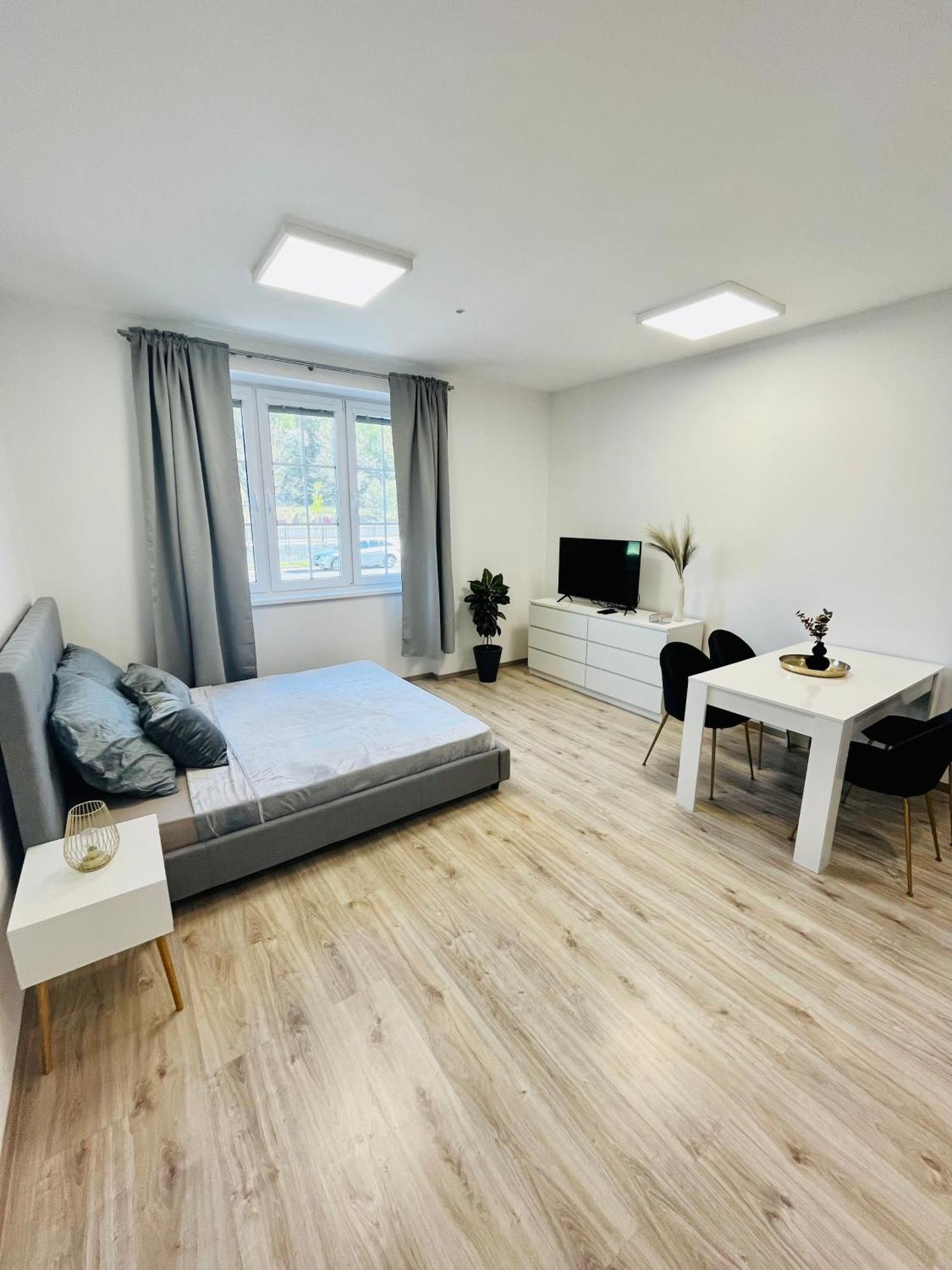 Apartment Riviera Centrum, Private Parking And Smart Check In Banská Bystrica Eksteriør billede